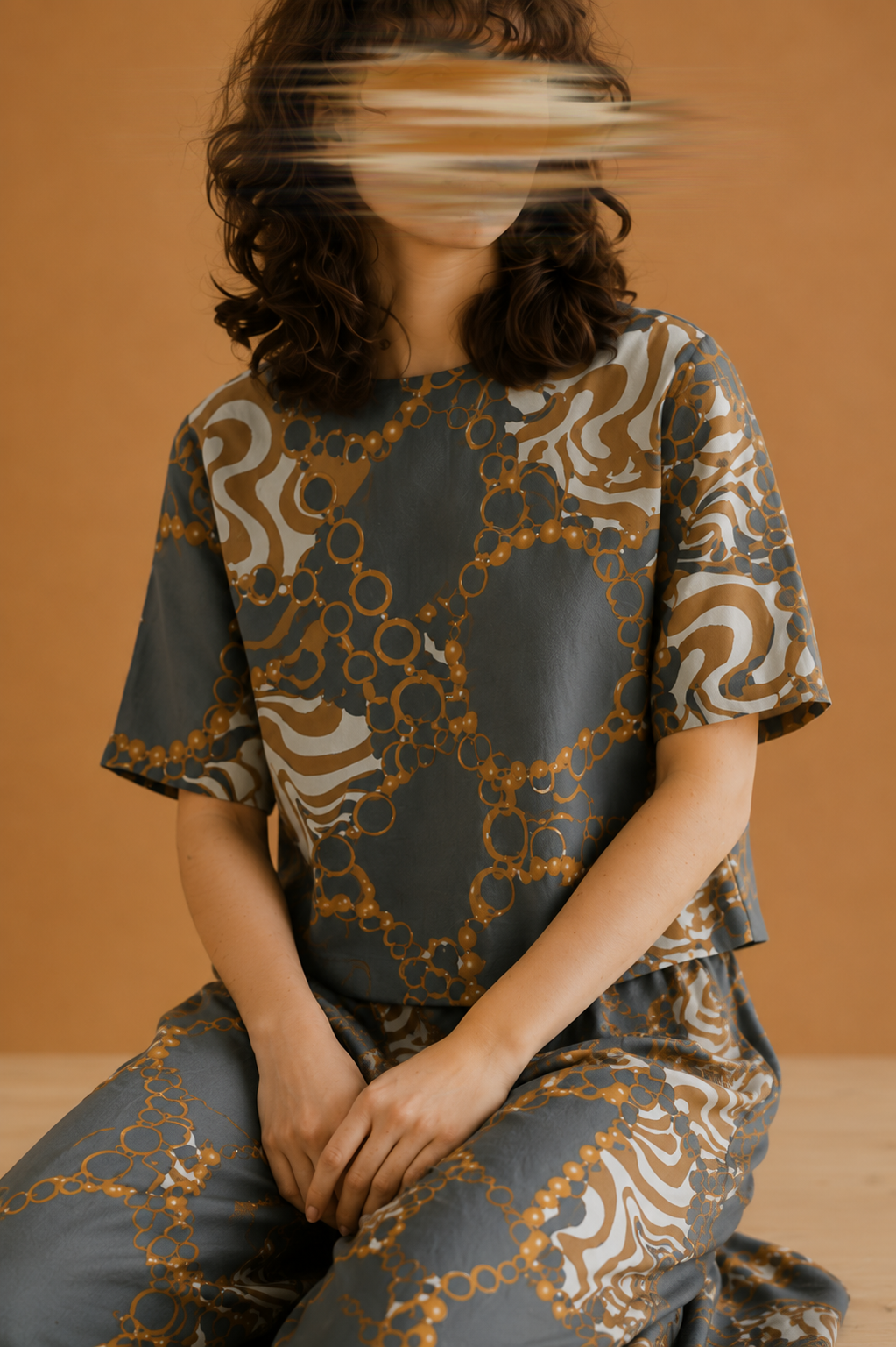 2 PIECE-Gilded Currents