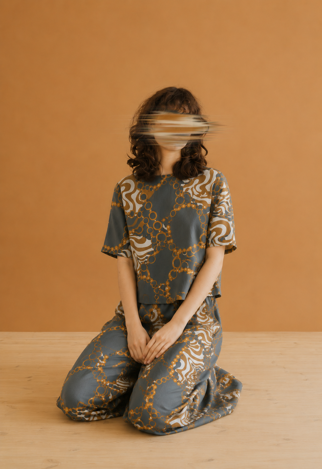 2 PIECE-Gilded Currents