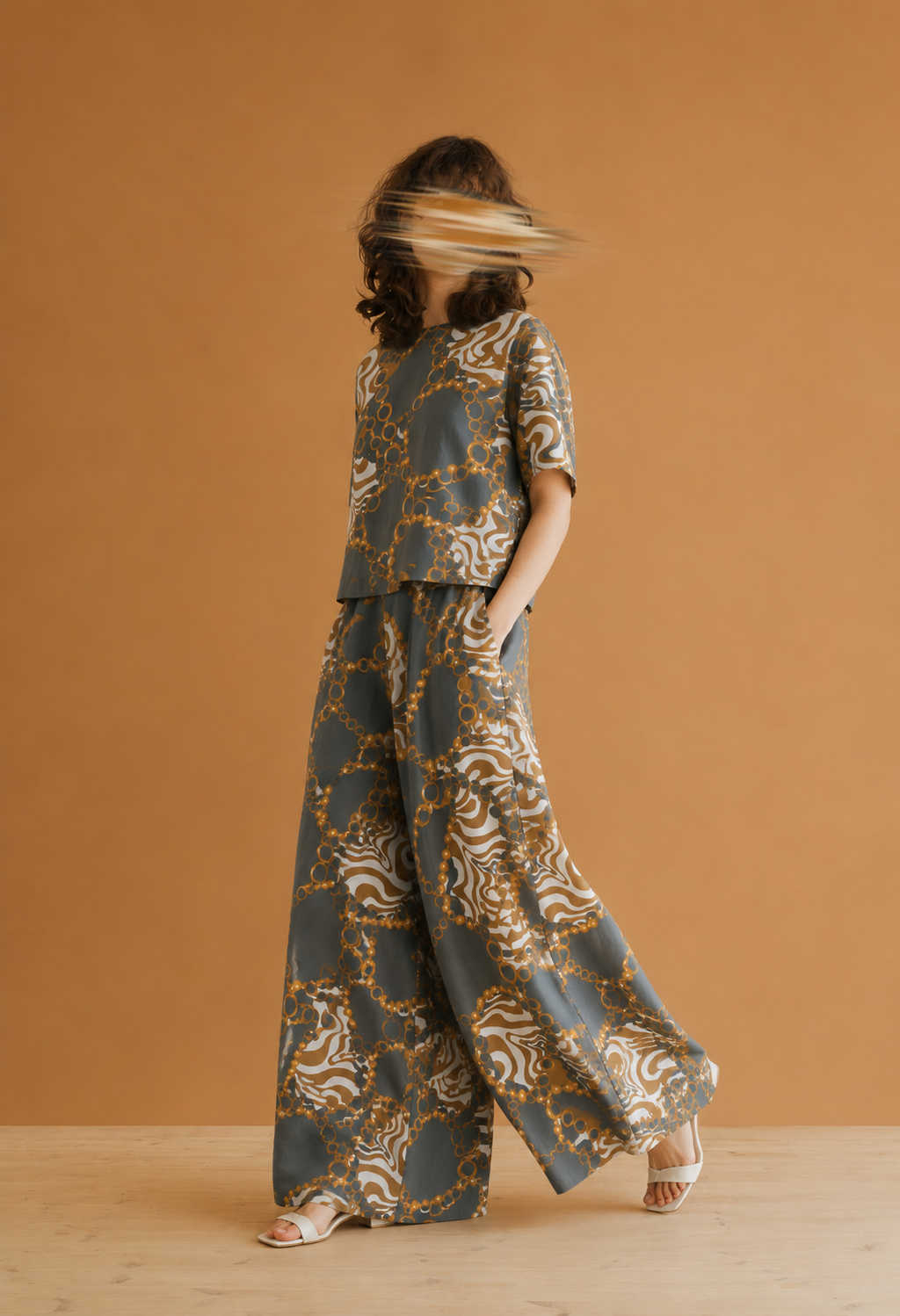 2 PIECE-Gilded Currents